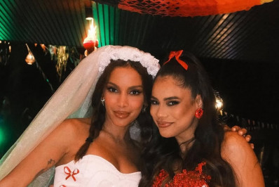 Lexa abre álbum de fotos em arraiá ao lado de Anitta