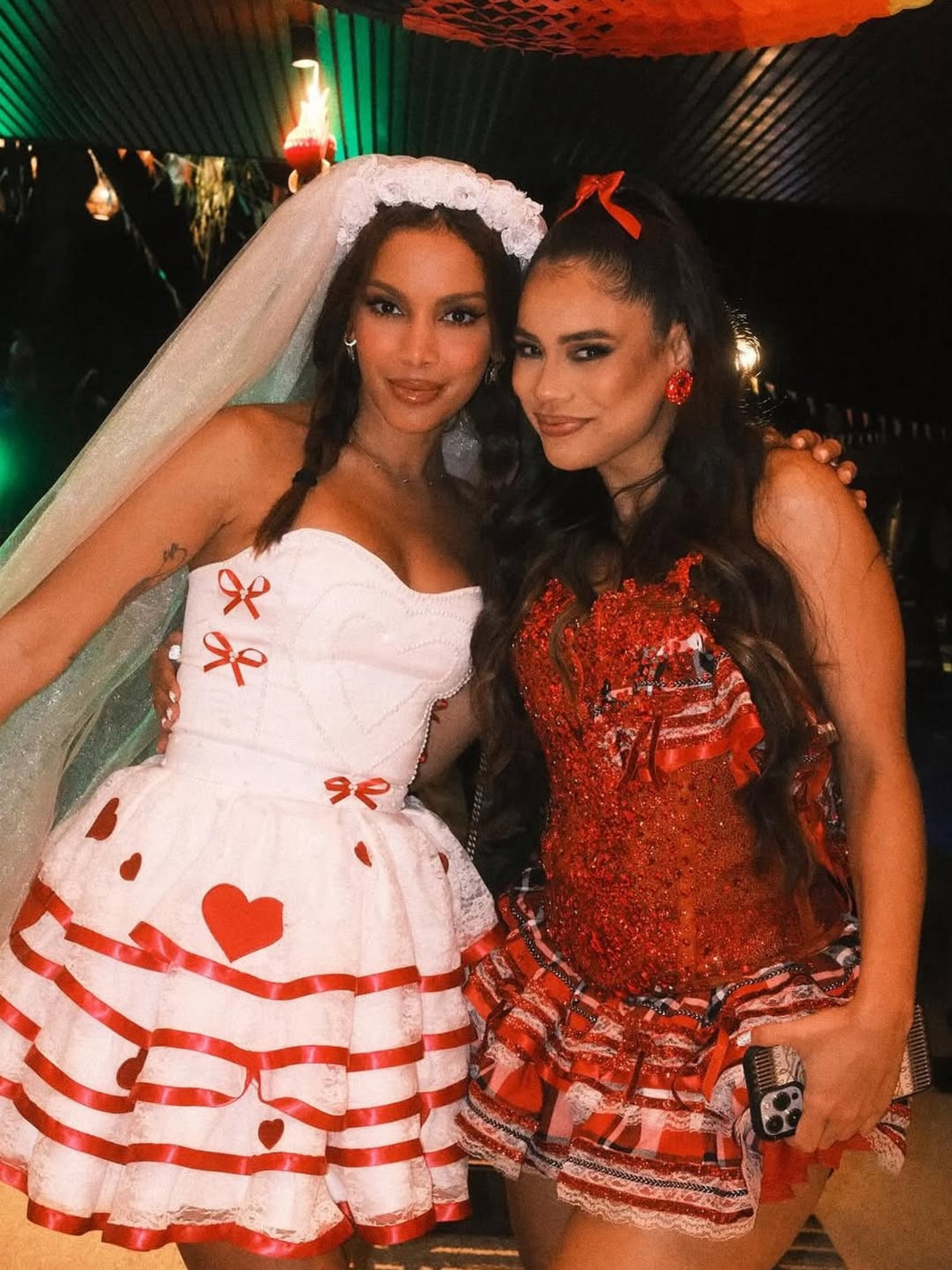 Lexa e Anitta apareceram juntas em arraiá - Reprodução / Instagram