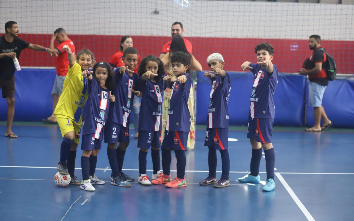 Meninos da W10 comemoram conquista invicta da Soccer Cup e sonham com t&iacute;tulo do Carioca de Futsal