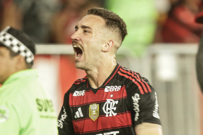 Com gol de Léo Ortiz, Flamengo bate o Atlético-MG e volta à liderança do Brasileiro