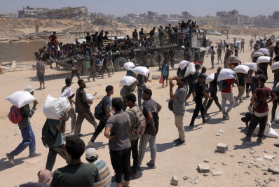 Pelo menos 48 palestinos morrem enquanto esperavam por ajuda humanitária em Gaza 