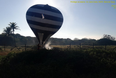 Balão em chamas cai no Recreio dos Bandeirantes