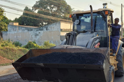  As obras seguem firmes: Rua Monteatini começa a ser asfaltada no bairro Belo Horizonte