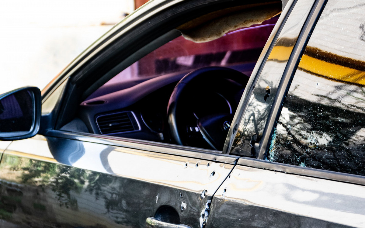 Carro do ex-PM foi atingido por mais de 10 tiros