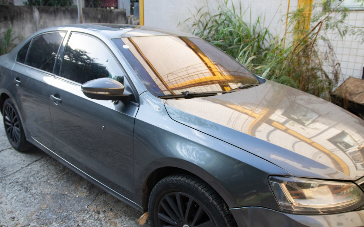 Carro do ex-PM foi atingido por mais de 10 tiros