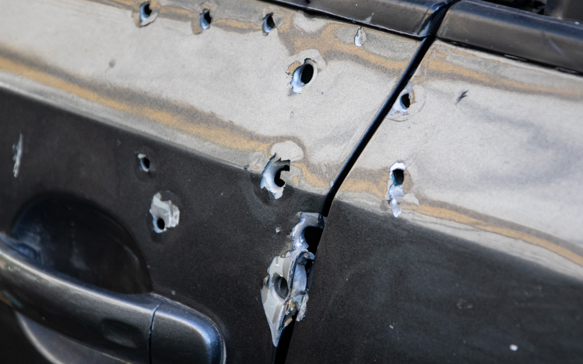 Carro do ex-PM foi atingido por mais de 10 tiros