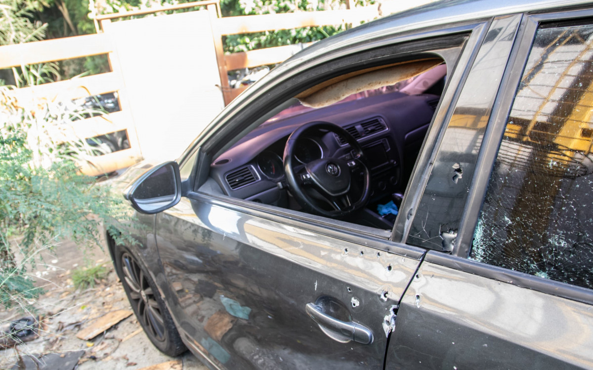 Carro do ex-PM foi atingido por mais de 10 tiros