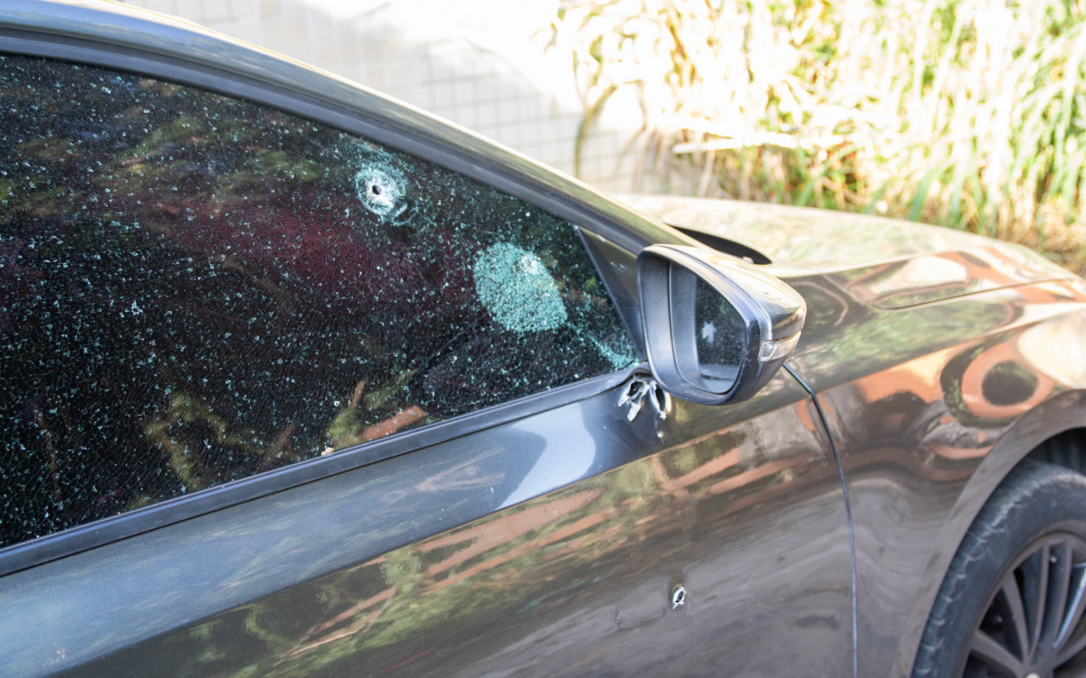 Carro do ex-PM foi atingido por mais de 10 tiros