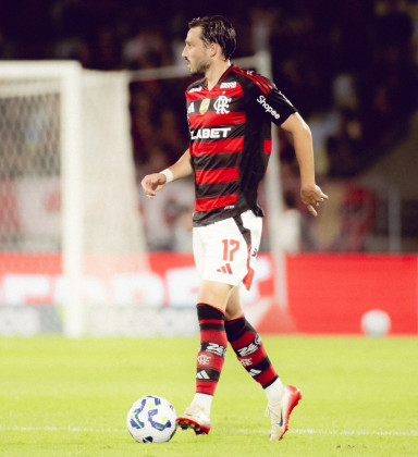 Flamengo acerta empréstimo de Matias Viña ao River Plate