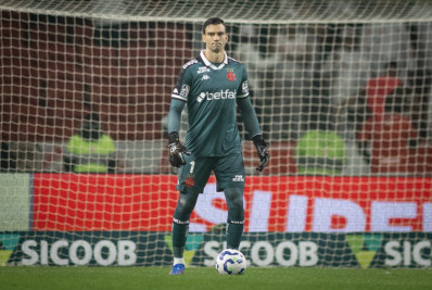 Léo Jardim reclama de oscilação do Vasco: 'Tem nos custado caro'