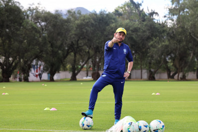 Arthur Elias projeta jogo do Brasil e chama a atenção para o contra-ataque do Uruguai