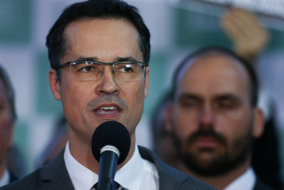 Justiça dá 15 dias para Deltan Dallagnol pagar R$ 135 mil a Lula pelo caso do PowerPoint