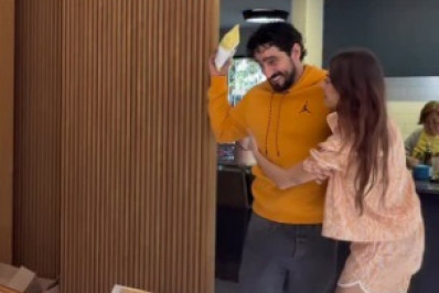 Thaila Ayala diverte seguidores ao mostrar disputa com Renato Góes