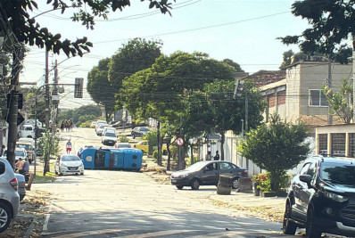 Vídeo: viatura da PM capota em Cordovil