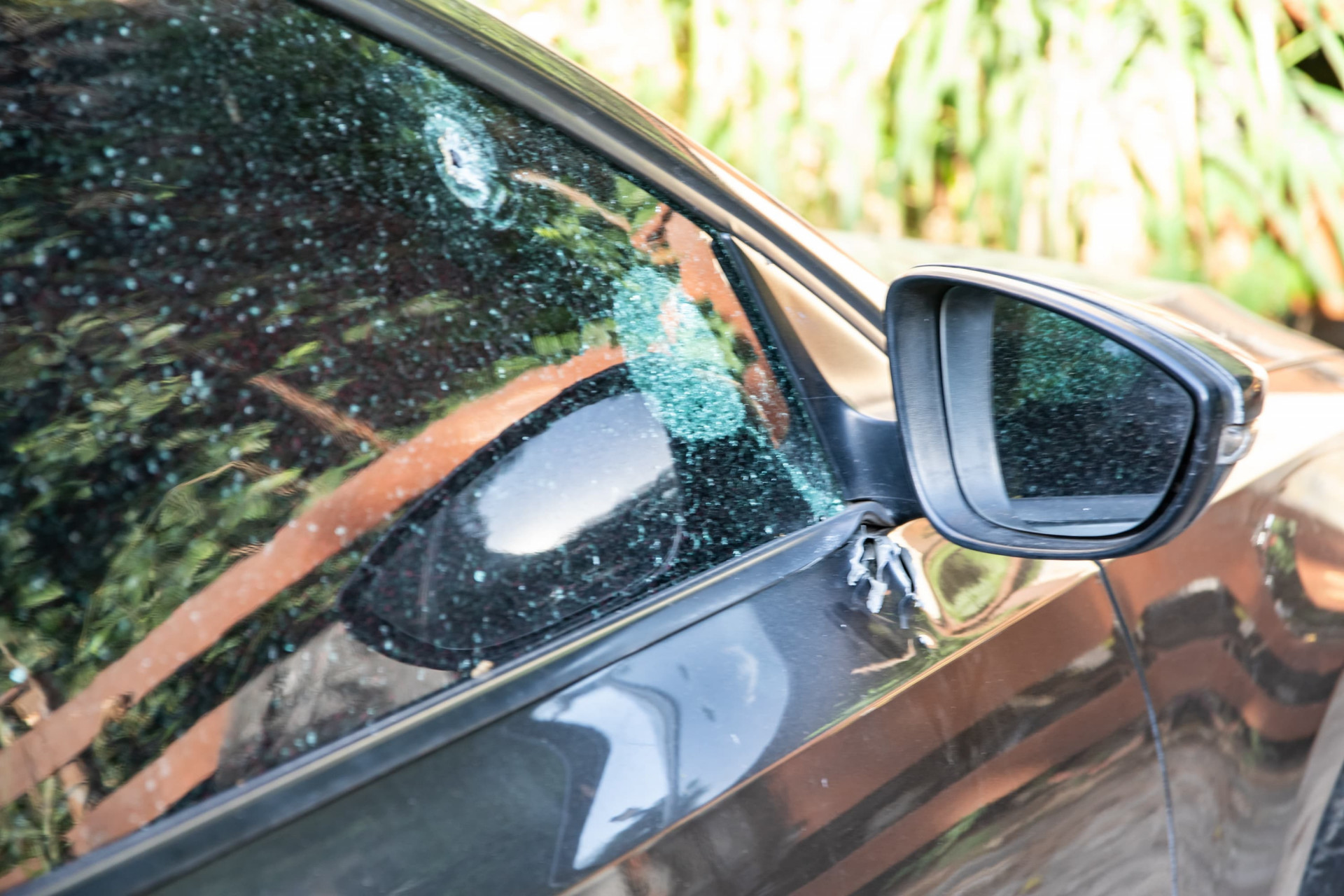 Carro do ex-PM foi atingido por mais de 10 tiros - Érica Martin / Agência O Dia