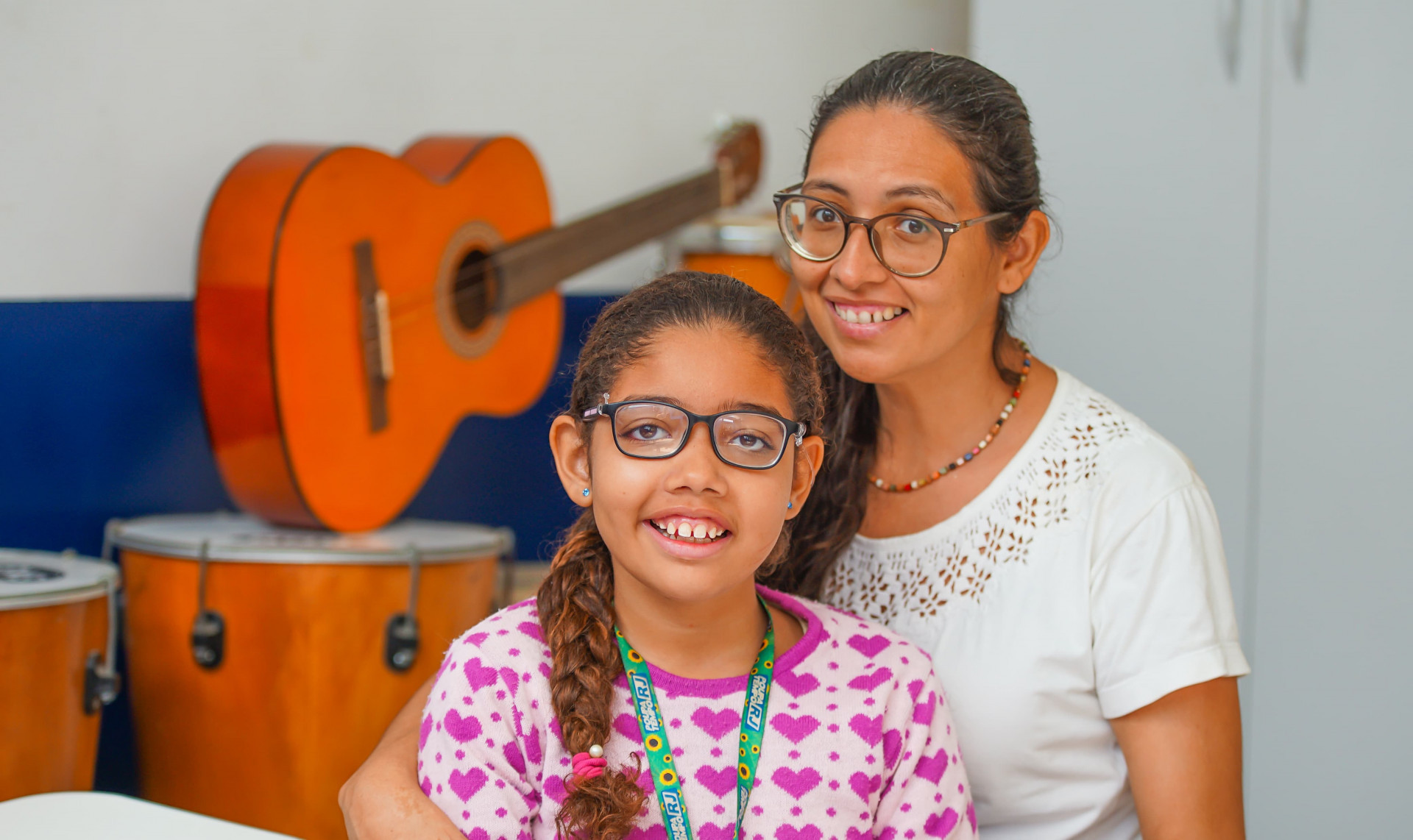 A m&atilde;e Daniela levou a filha Mariana Saulos para se inscrever nas aulas de musicaliza&ccedil;&atilde;o - Gilberto Rocha/ PMSJM