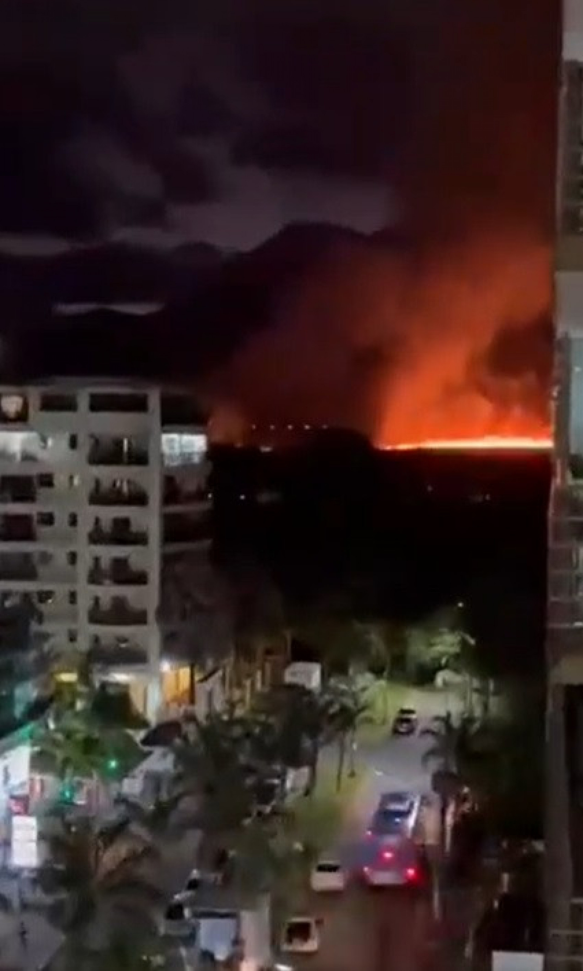 Incêndio no Recreio assusta moradores e provoca fuligem em várias áreas do bairro - Reprodução/Redes sociais