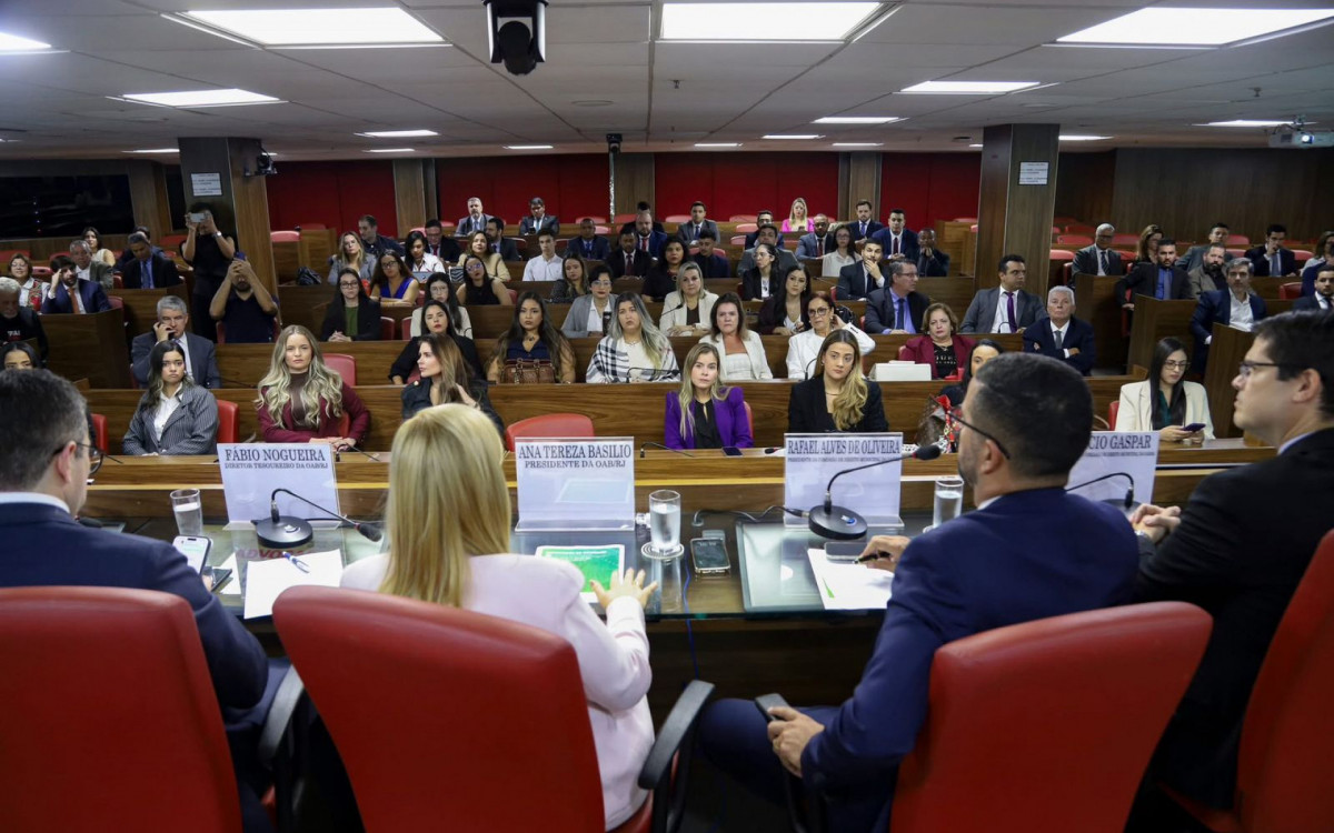 O plenário ficou lotado para a posse do presidente da Comissão de Direito Municipal da OAB / RJ


