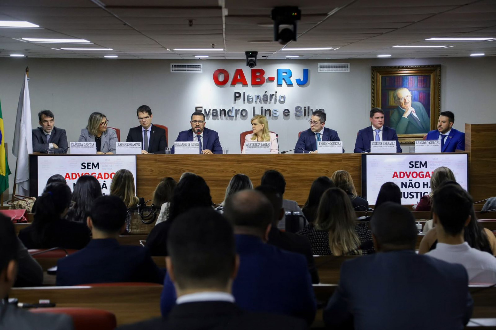 No plen&aacute;rio da OAB / RJ, Rafael Alves de Oliveira agradeceu ao apoio da presidente e dos advogados   - Divulga&ccedil;&atilde;o / PMBR