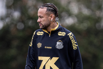 Irritado no Santos, Neymar avalia deixar o Peixe e defender clube francês