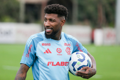 Emerson Royal aparece no BID e já pode estrear pelo Flamengo