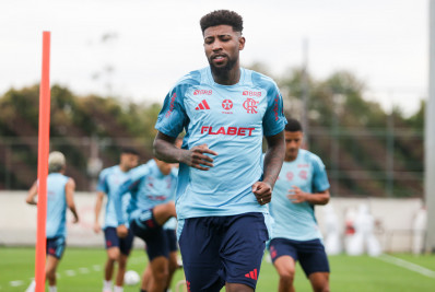 Emerson Royal deverá ficar à disposição de Filipe Luís antes de Saúl Ñíguez