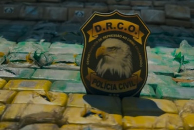 Polícia do AM prende quatro estrangeiros em embarcação no rio Solimões com 1,5 tonelada de drogas