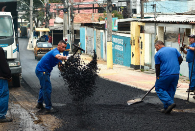 Prefeitura segue com obras de pavimentação asfáltica na Avenida Goiânia