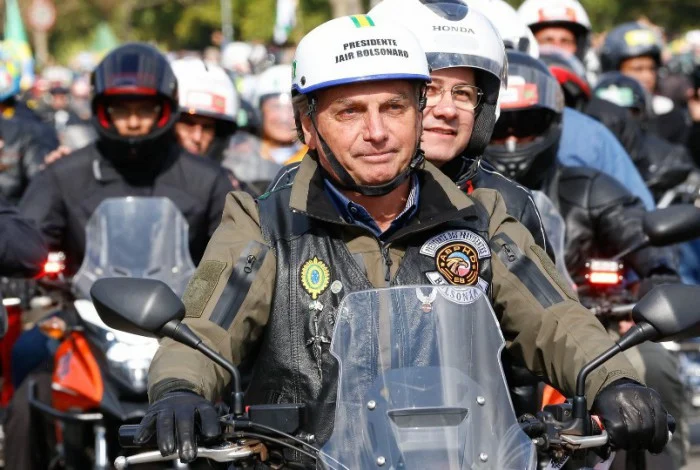 Bolsonaro diz que irá a motociata, mas não subirá em veículo no evento
