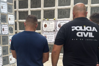 Homem é preso durante enterro da própria mãe por ameaçar ex-mulher