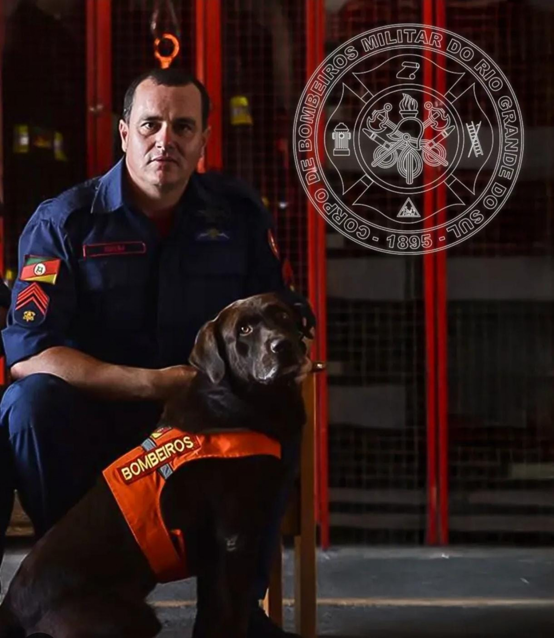 O 1° Sargento Alex Brum era o tutor e parceiro do animal - Reprodução / Corpo de Bombeiros