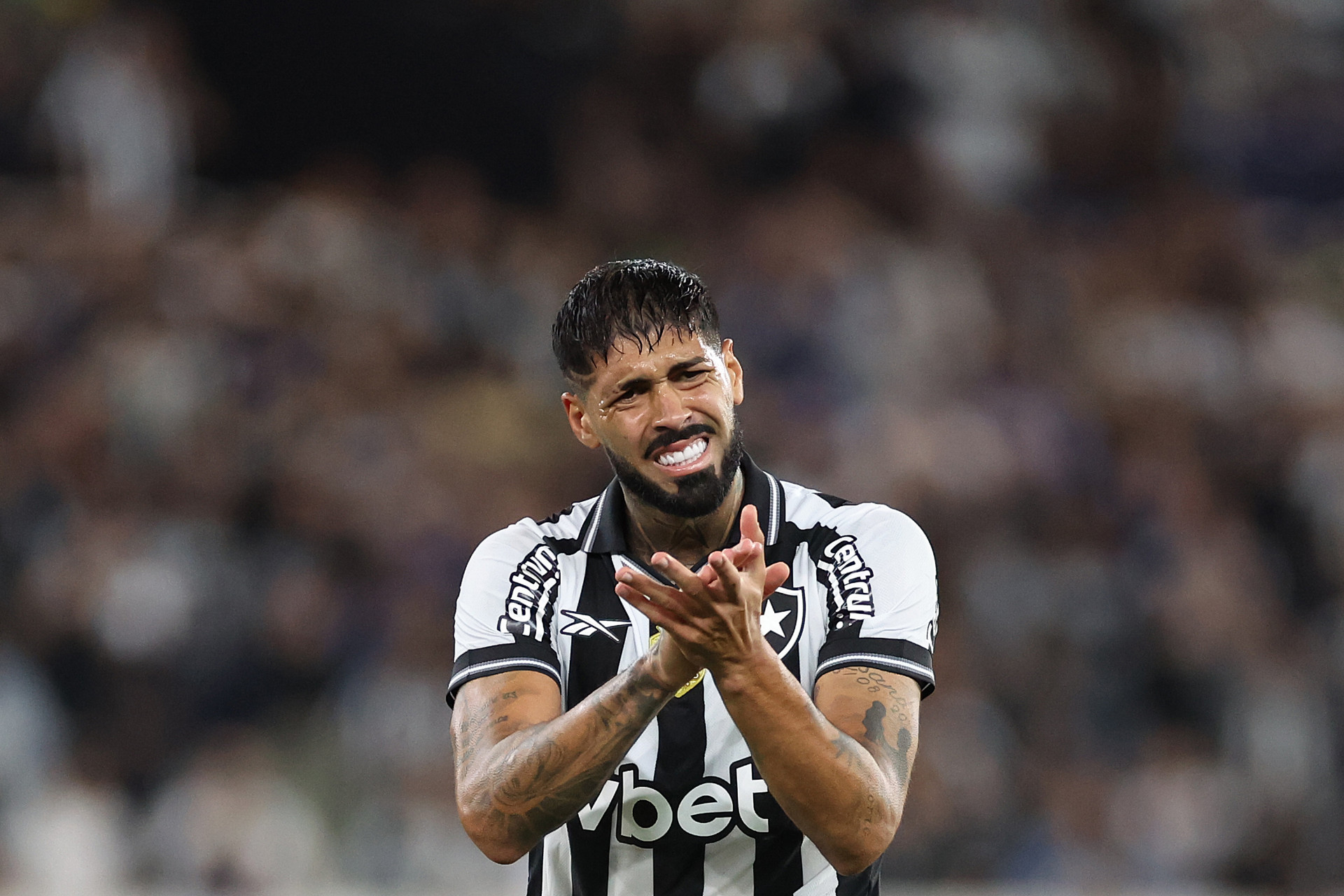 Cruzeiro quer Barboza e vê Artur Jorge como trunfo para fechar com zagueiro