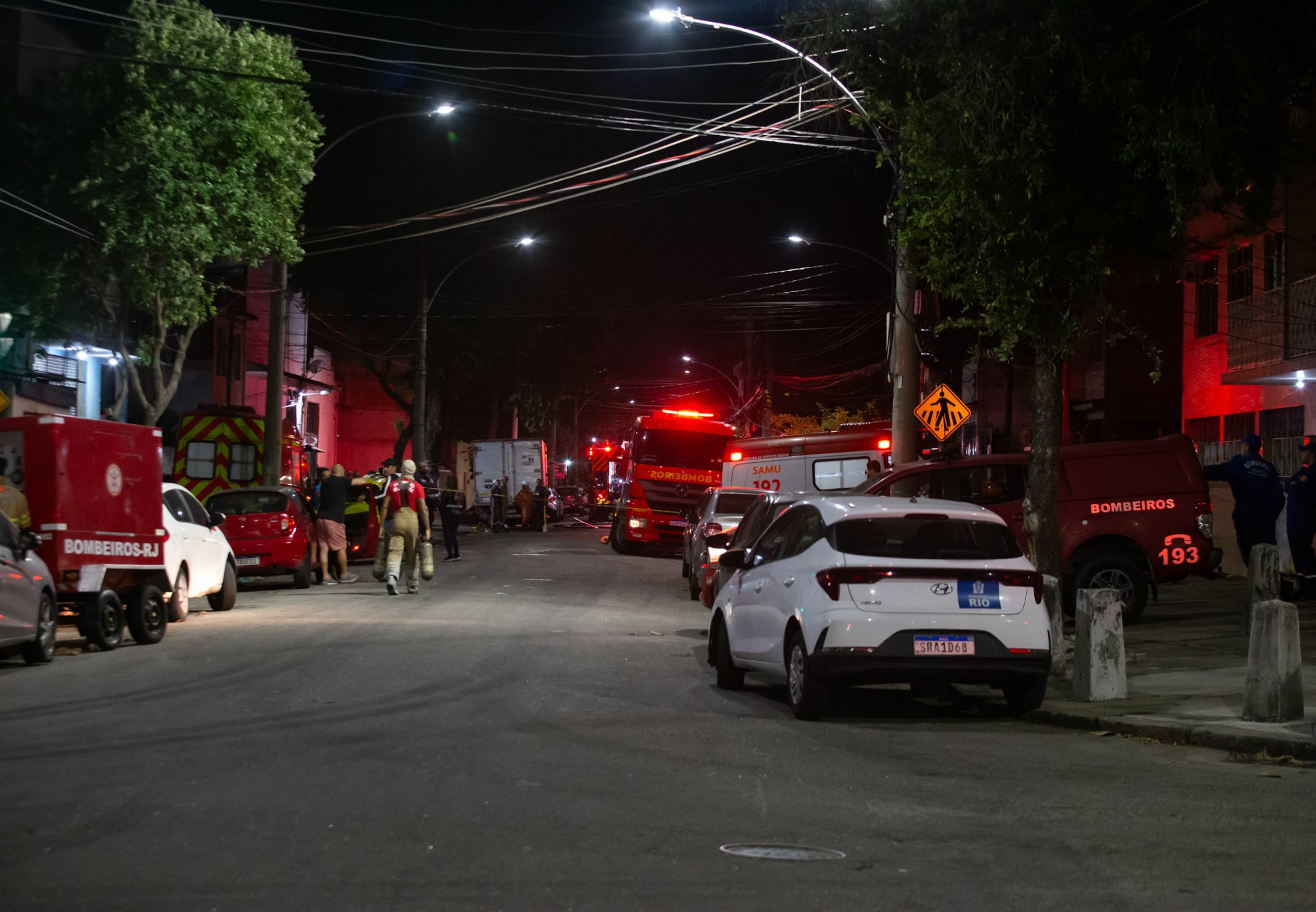 A Rua Belizário Pena precisou ser interditada - Érica Martin/Agência O Dia