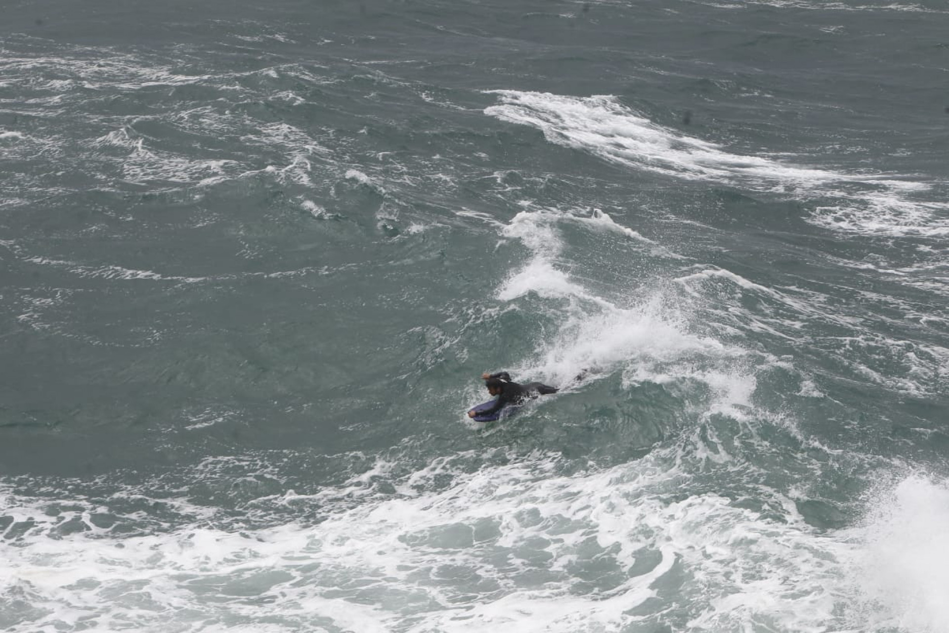 Alerta de ressaca prevê possibilidade de ondas de até 3,5 metros no litoral do Rio - Reginaldo Pimenta / Agência O Dia