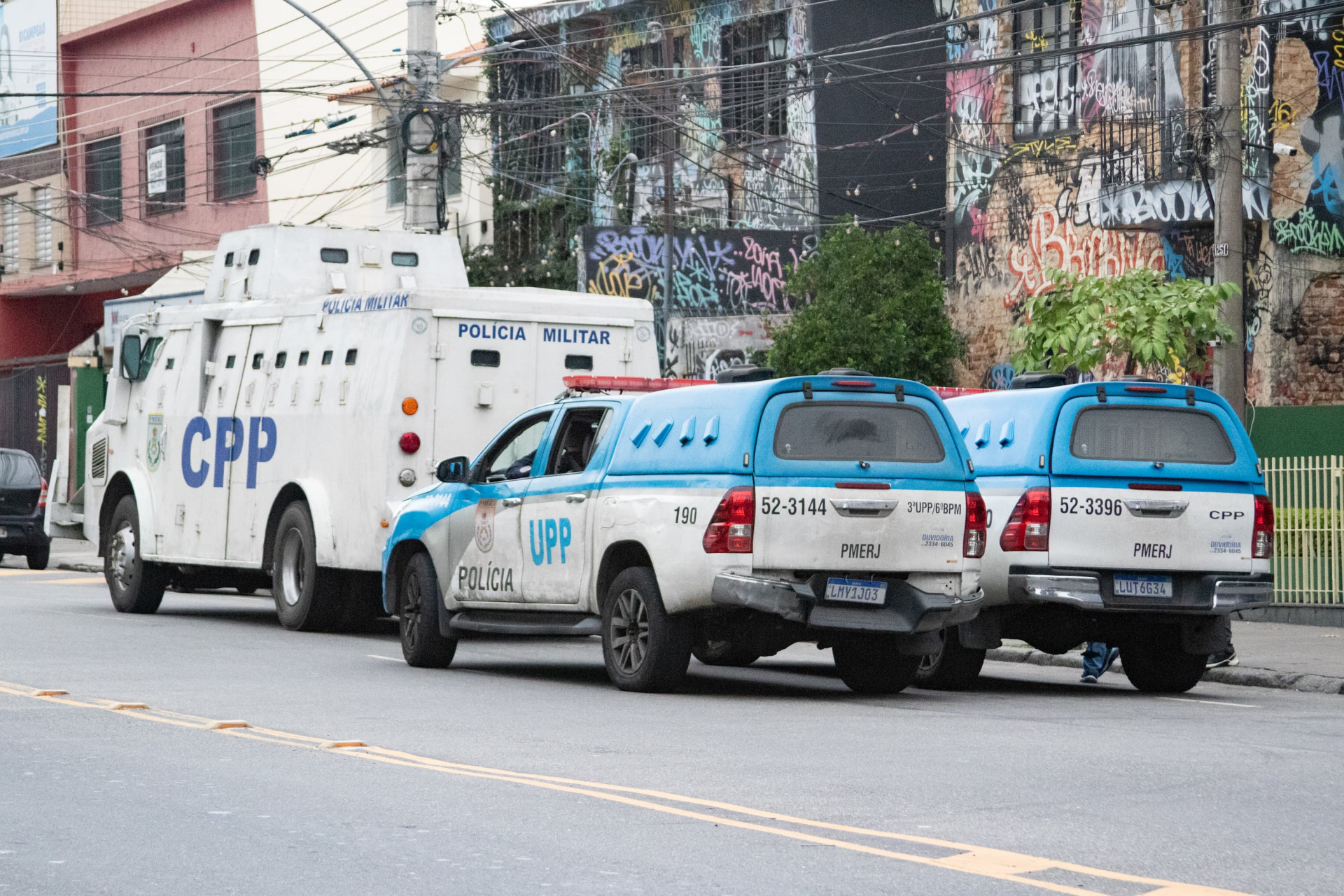 Viaturas estavam em direção a Manguinhos - Érica Martin / Agência O Dia