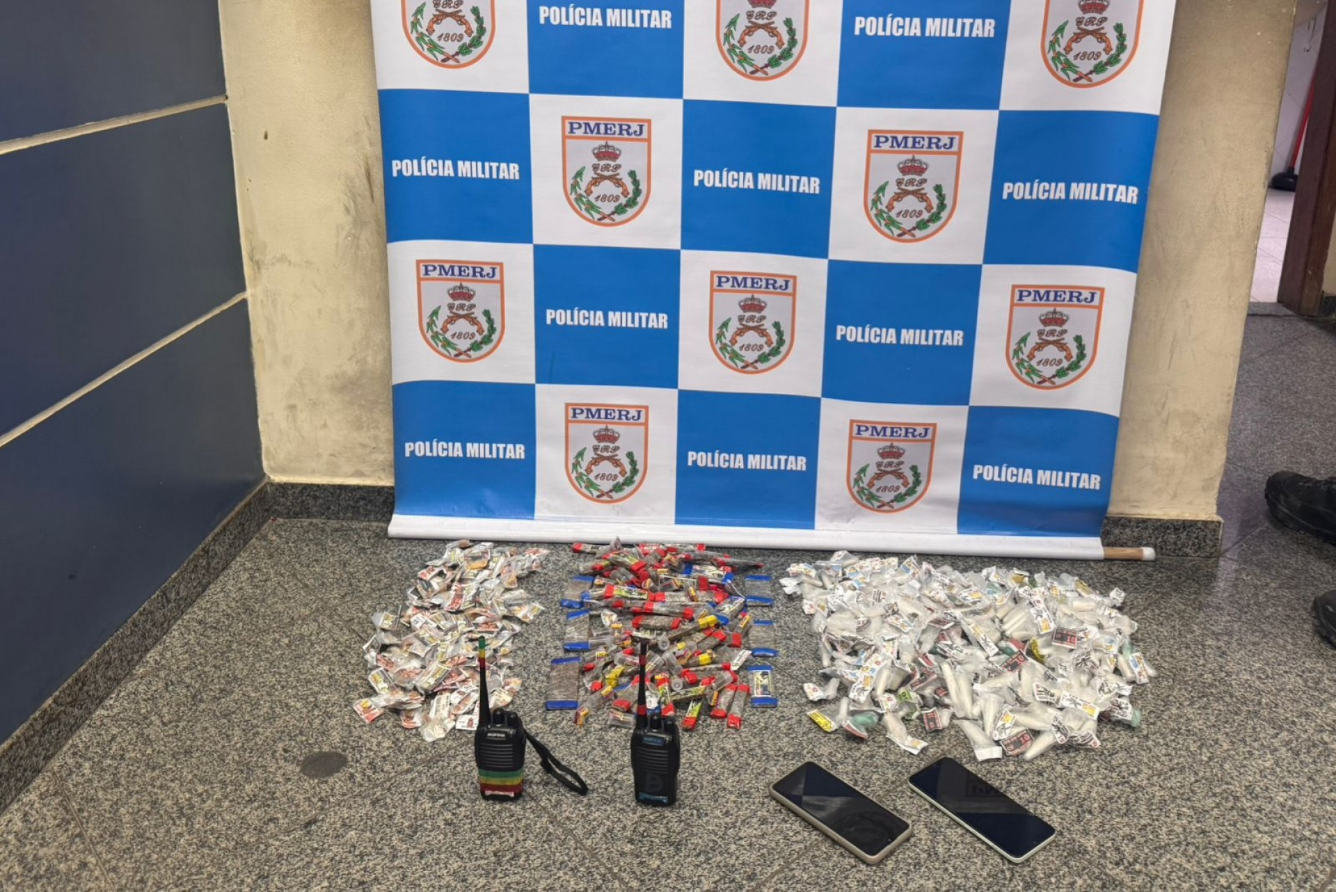 Material apreendido pelos policiais do 12º BPM - Reprodução