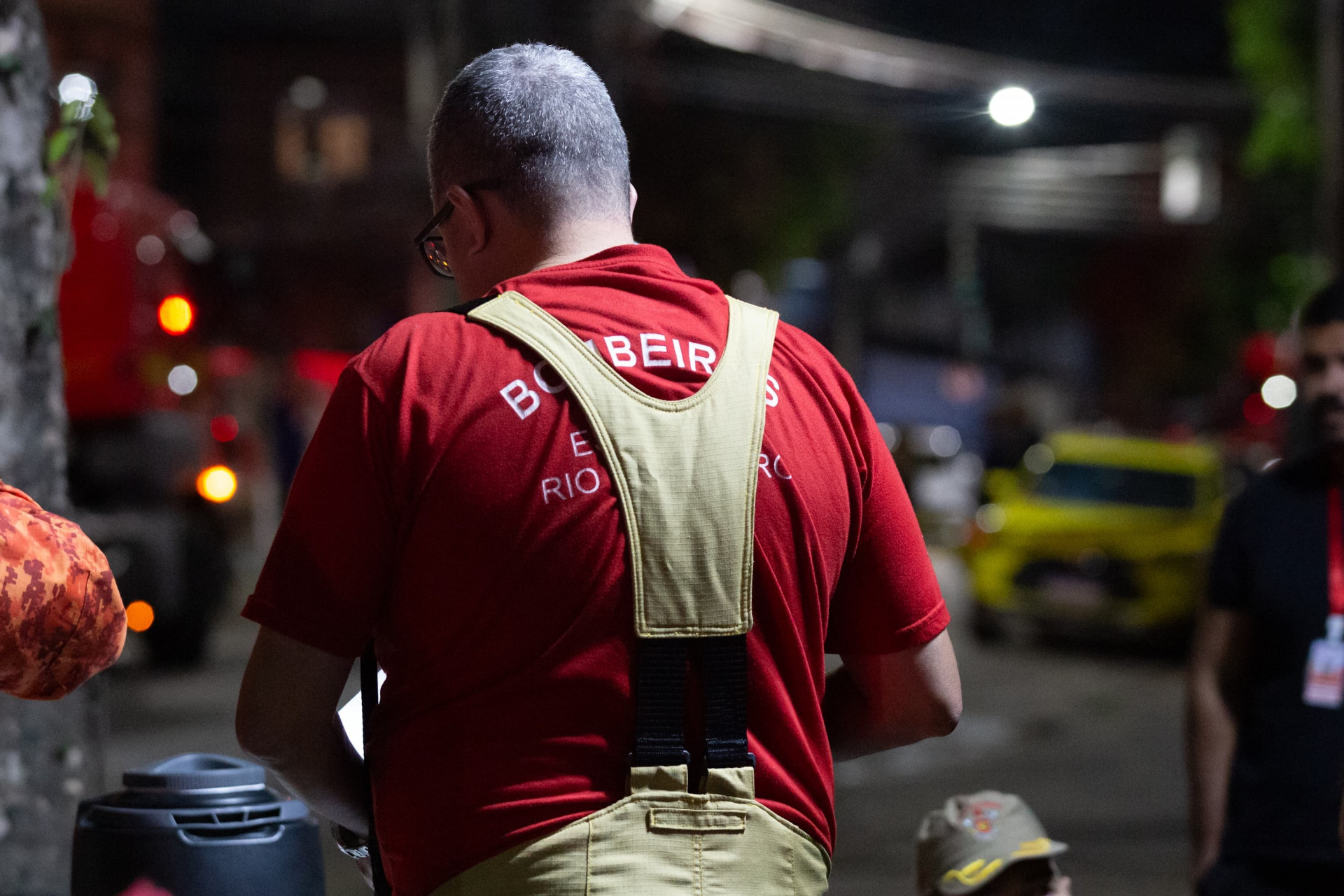 Militares de 12 quartéis atuaram no combate às chamas - Érica Martin/Agência O Dia
