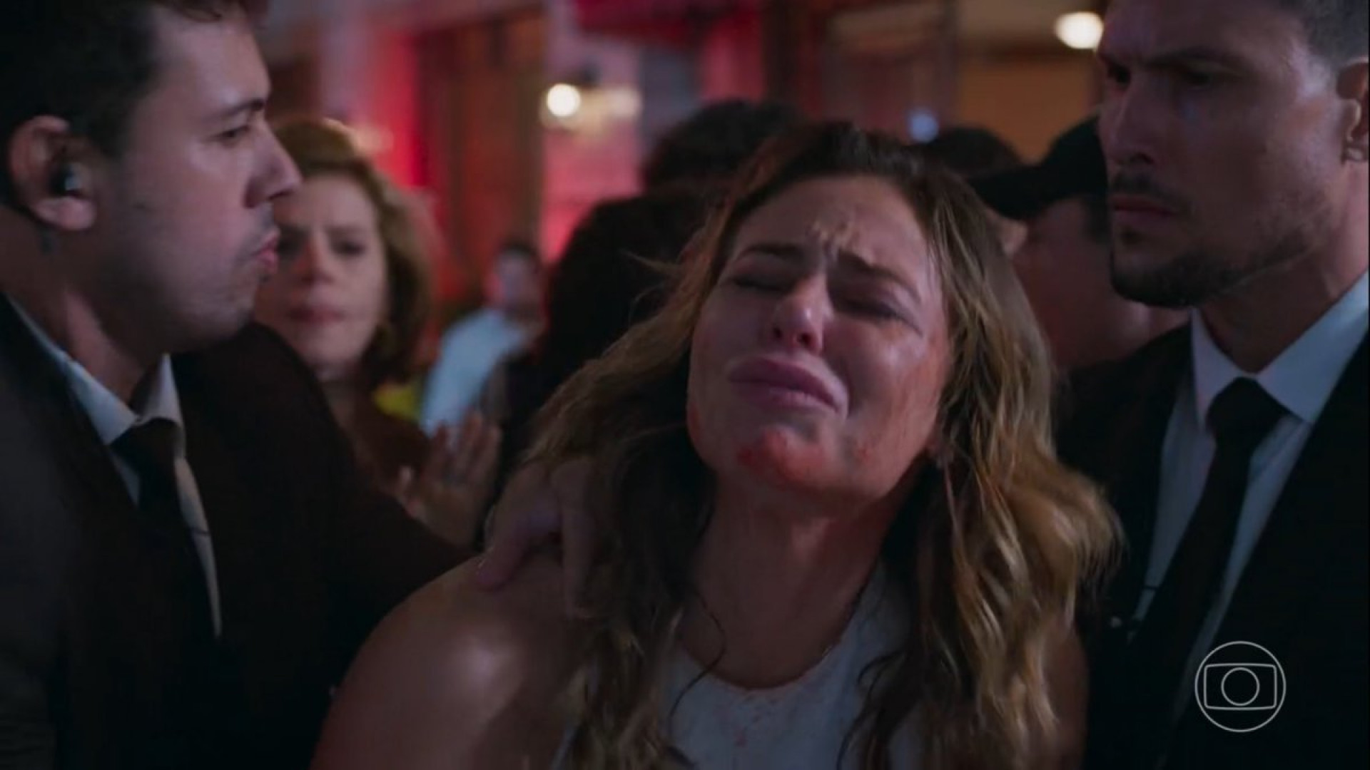 Personagem de Paolla Oliveira lida com o vício em bebida alcoólica - Reprodução/Globo