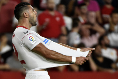 Botafogo faz proposta por atacante espanhol que atua no Sevilla