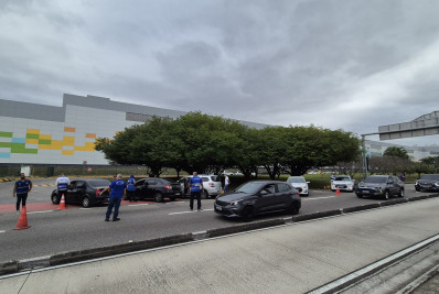 Fiscalização no Aeroporto do Galeão termina com 13 veículos interditados