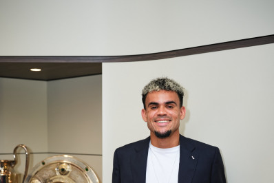 Bayern oficializa contratação de Luis Díaz