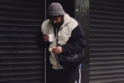 Prefeito de Santa Catarina se disfarça de morador de rua: 'Senti na pele'