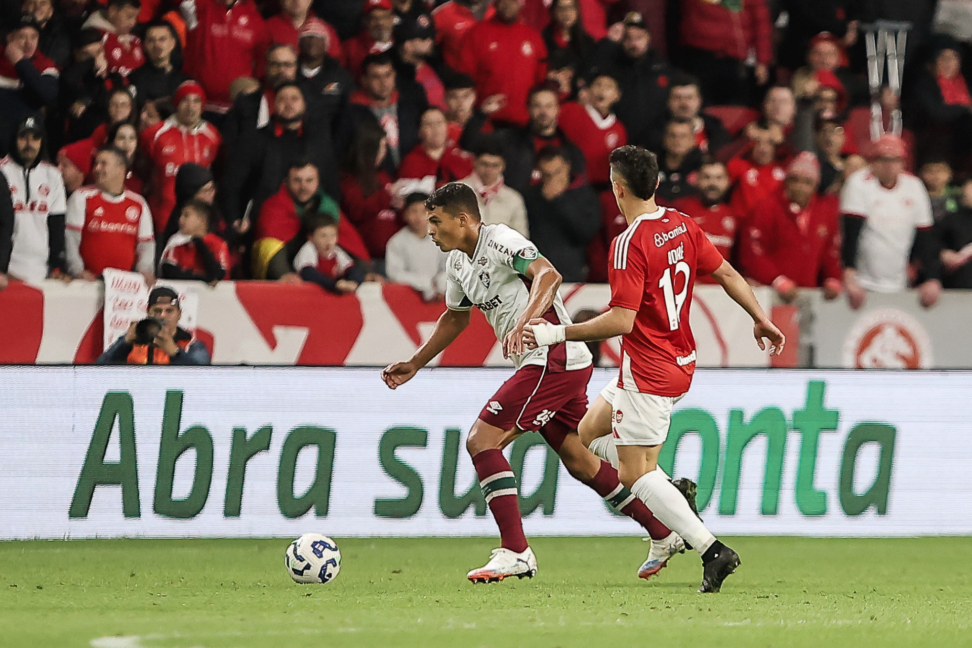 Lance do jogo entre Internacional e Fluminense - Lucas Merçon/Fluminense FC