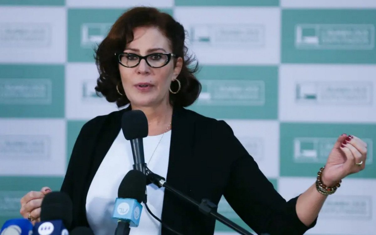 Zambelli deixou Brasil em busca de asilo político após ser condenada pelo STF a dez anos de prisão