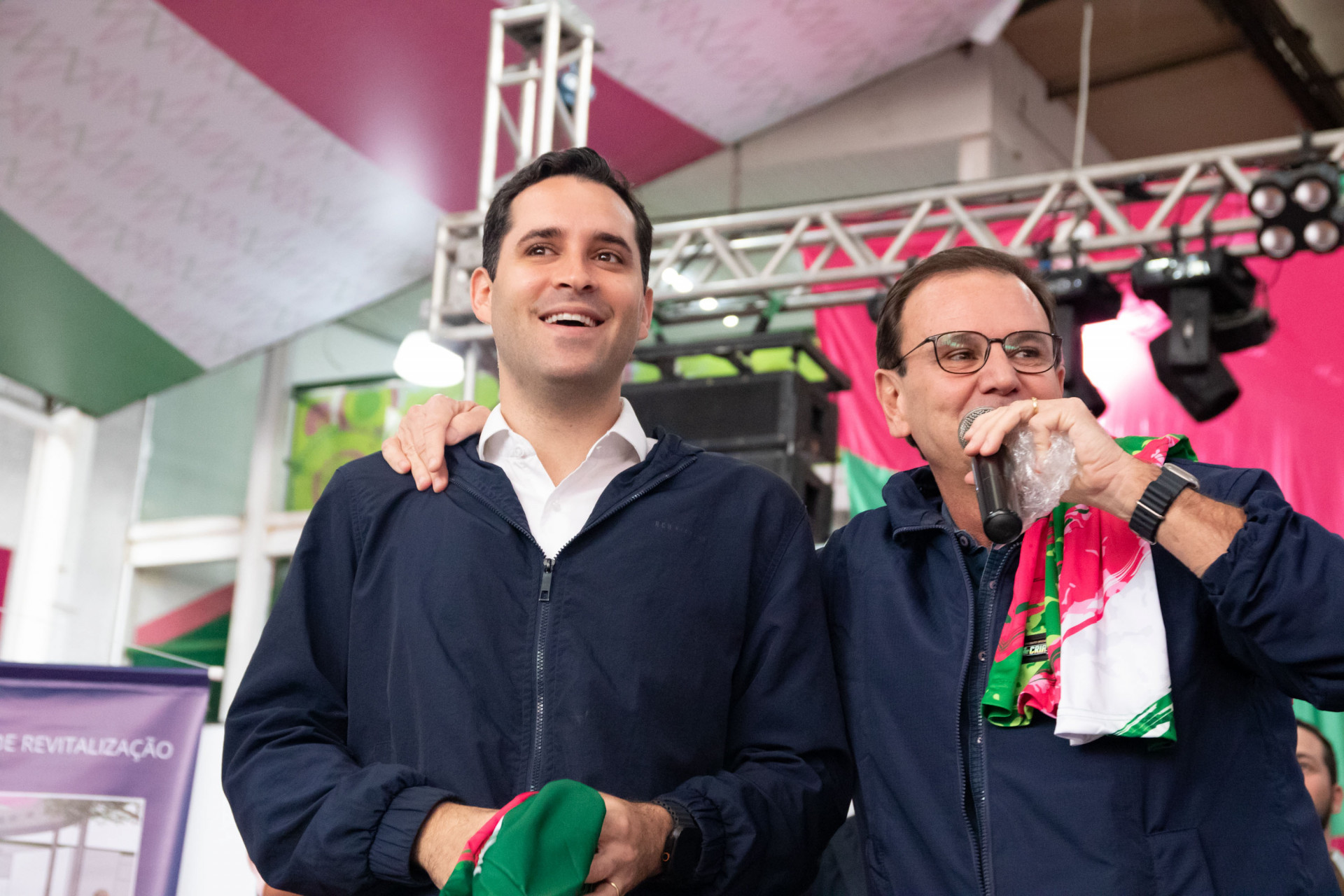 Eduardo Paes ao lado do vice-prefeito Eduardo Cavaliere no lan&ccedil;amento de dois residenciais Minha Casa, Minha Vida na Mangueira - &Eacute;rica Martin/Ag&ecirc;ncia O Dia
