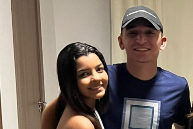 João Gomes recebe homenagem da mulher, Ary Mirelle 