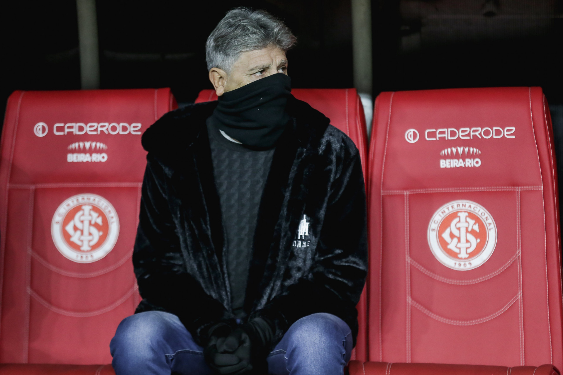 Renato Gaúcho, do Fluminense, no banco de reservas do Beira-Rio - Lucas Merçon/Fluminense FC