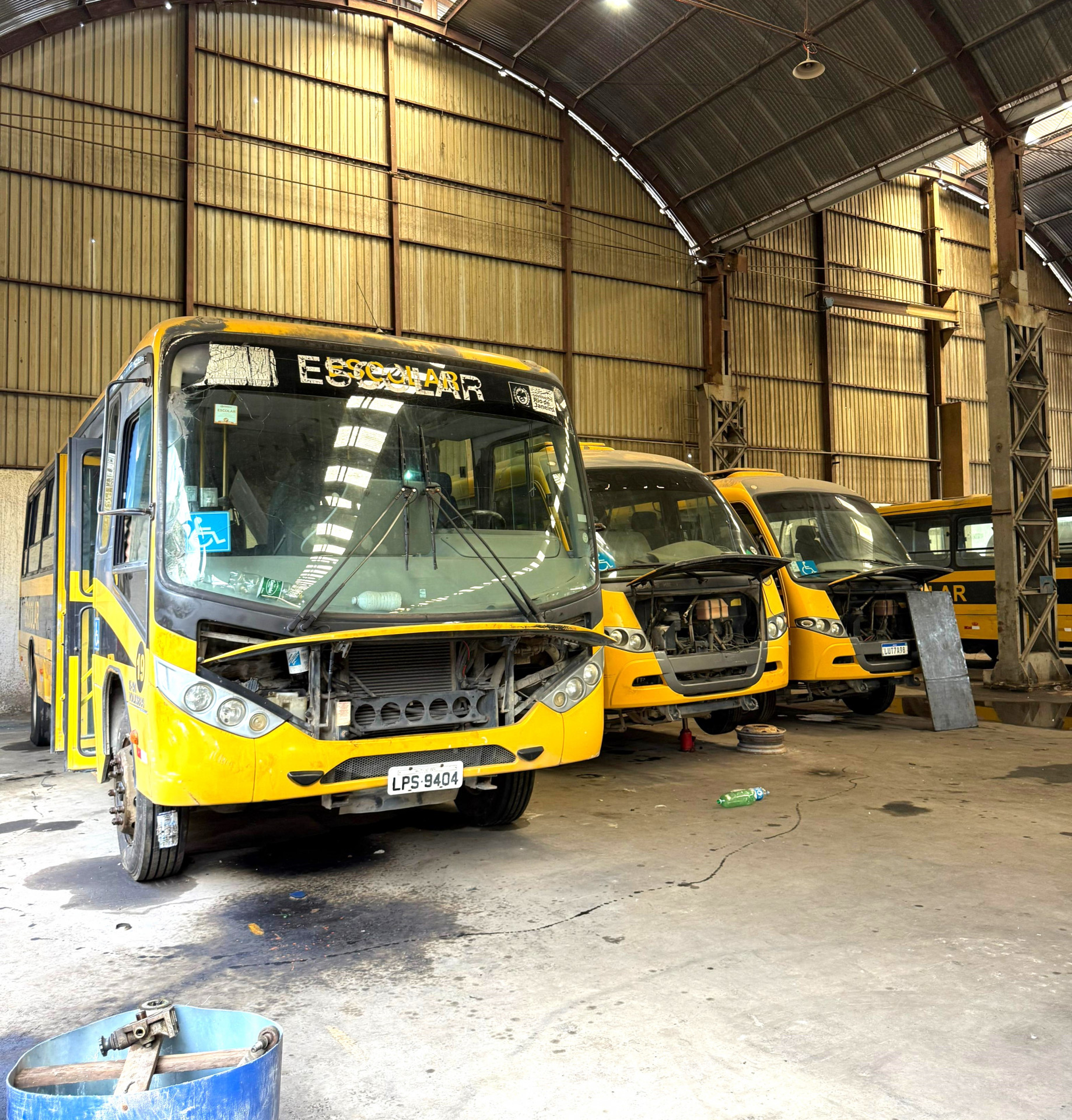 Os ônibus sucateados foram encontrados em diversos locais do município

 - Roger Silva / PMBR