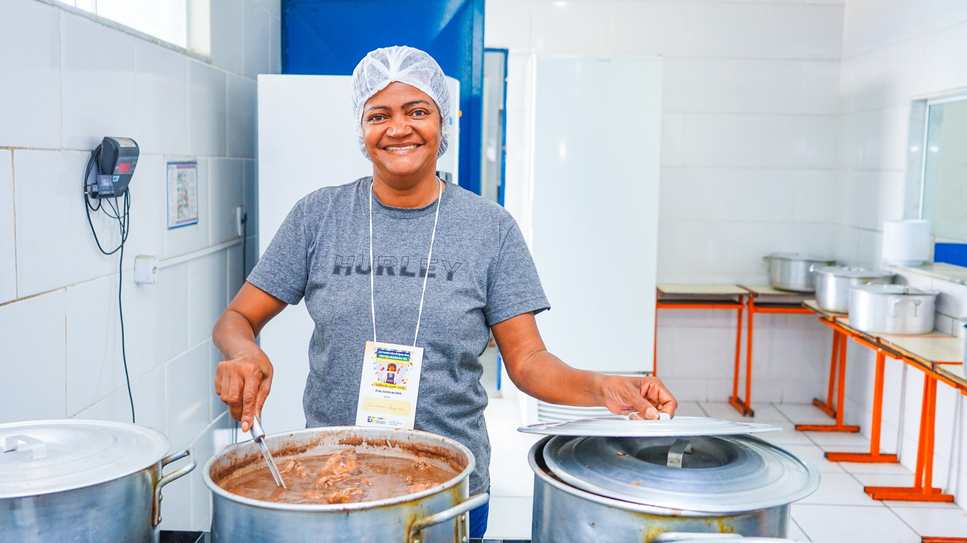 Merendeira na rede municipal de ensino h&aacute; 28 anos, Sandra Regina - Gilberto Rocha/ PMSJM