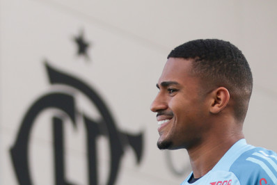 Estreia de Samuel Lino impressiona no Flamengo